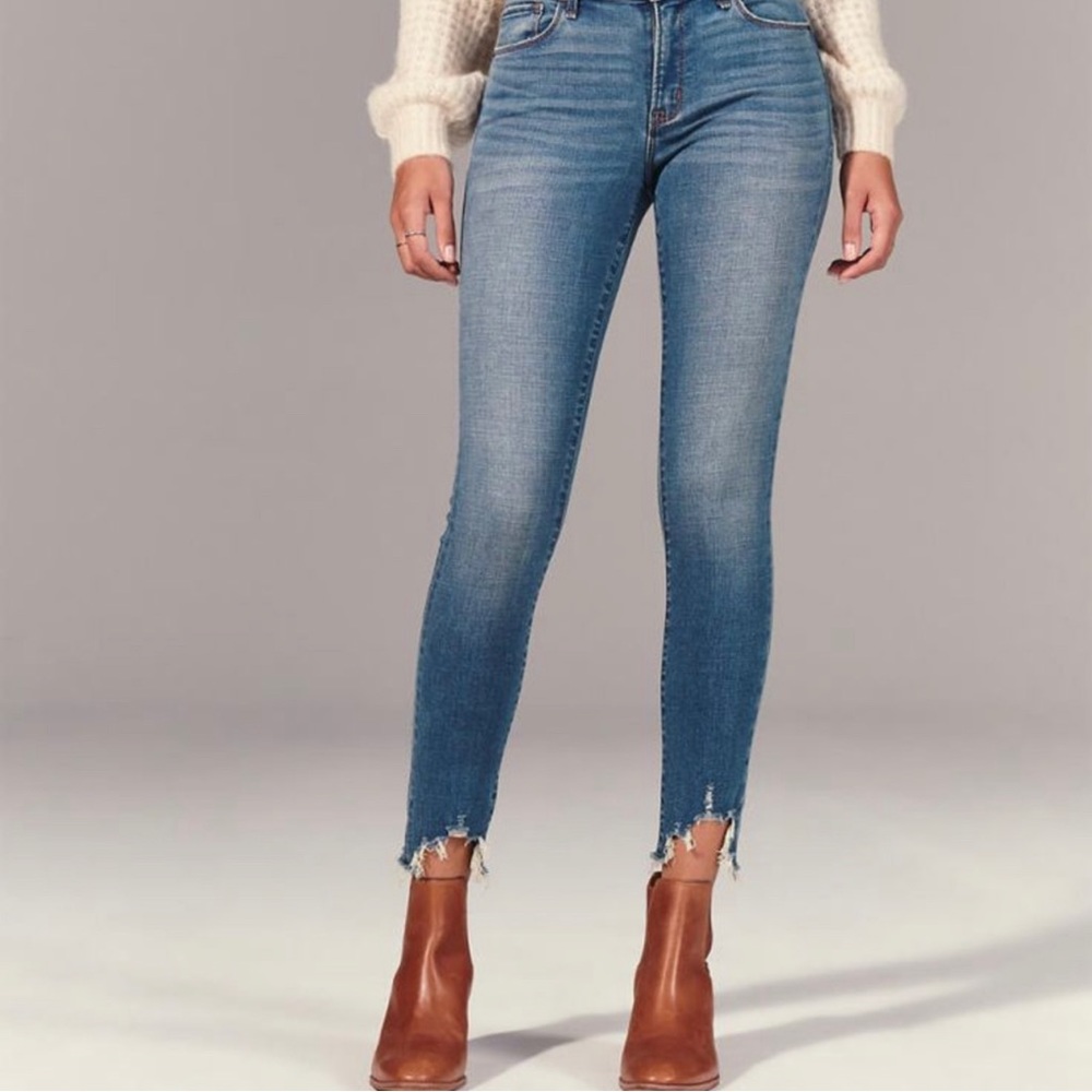 Abercrombie & Fitch the super skinny ankle Mid rise.